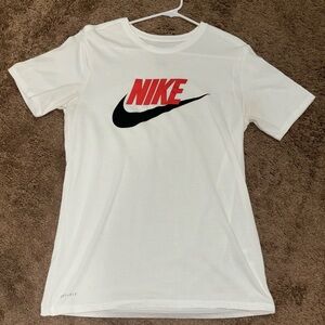 NIKE MENS TSHIRT